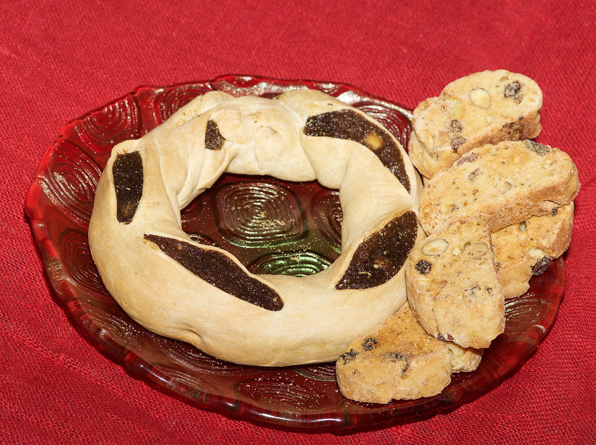 Qaghaq tal-ghasel, traditional Maltese honey rings, on a red plate